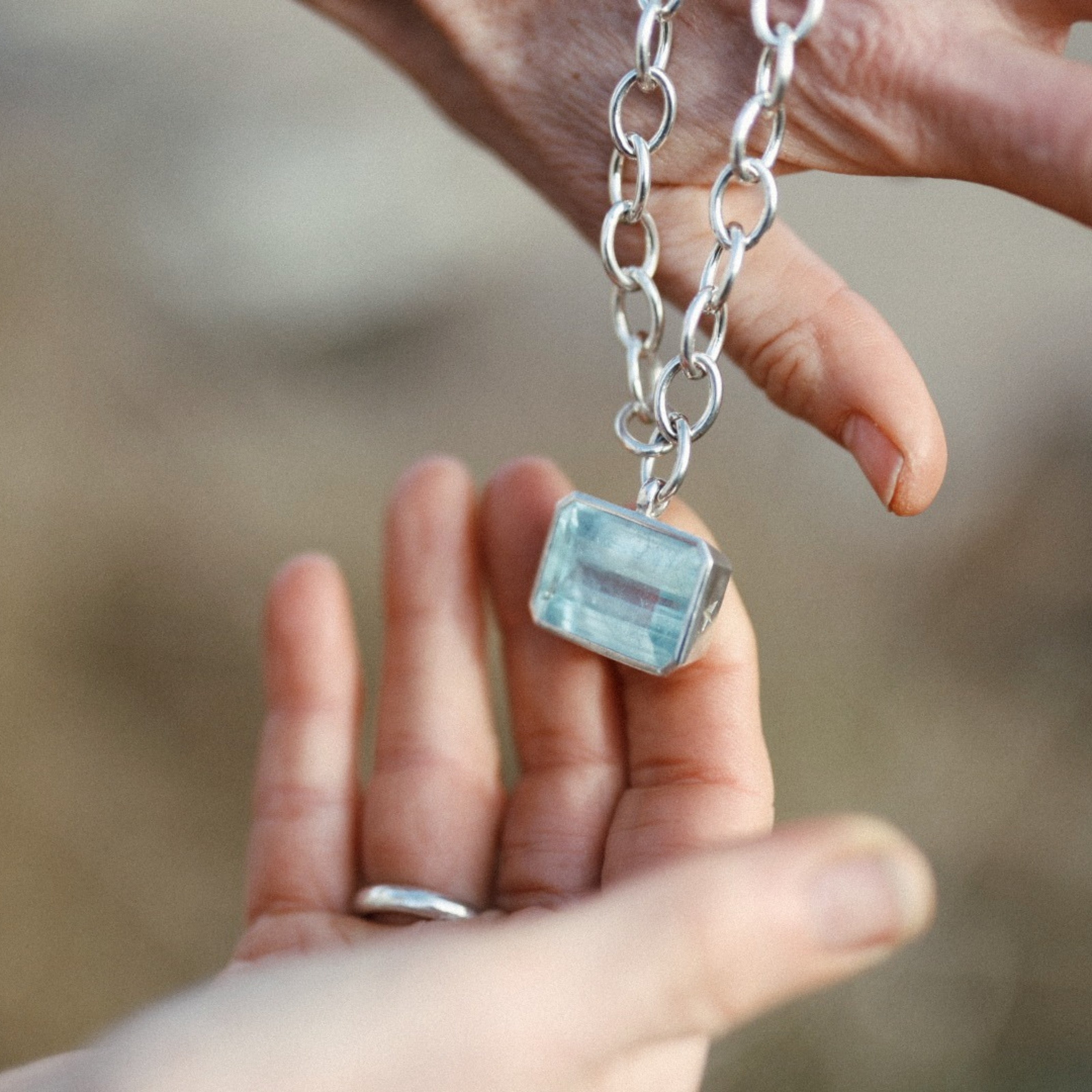 AALIYAH Silver Aquamarine Sylt Chain Necklace