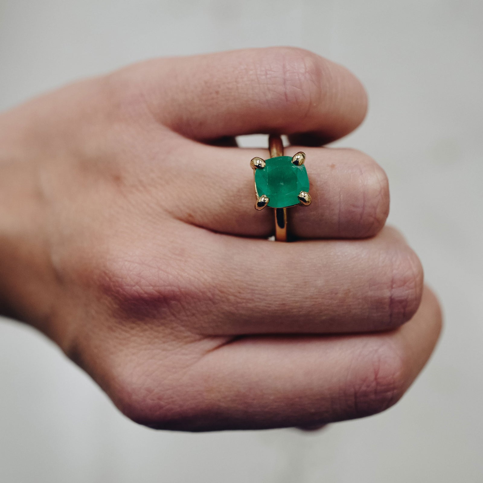 AMIRA Gold Emerald Oval Claw Ring
