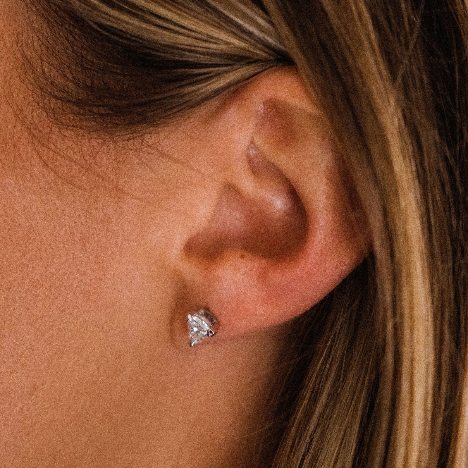 LUCIA White Gold Diamond Heart Claw Stud Earrings