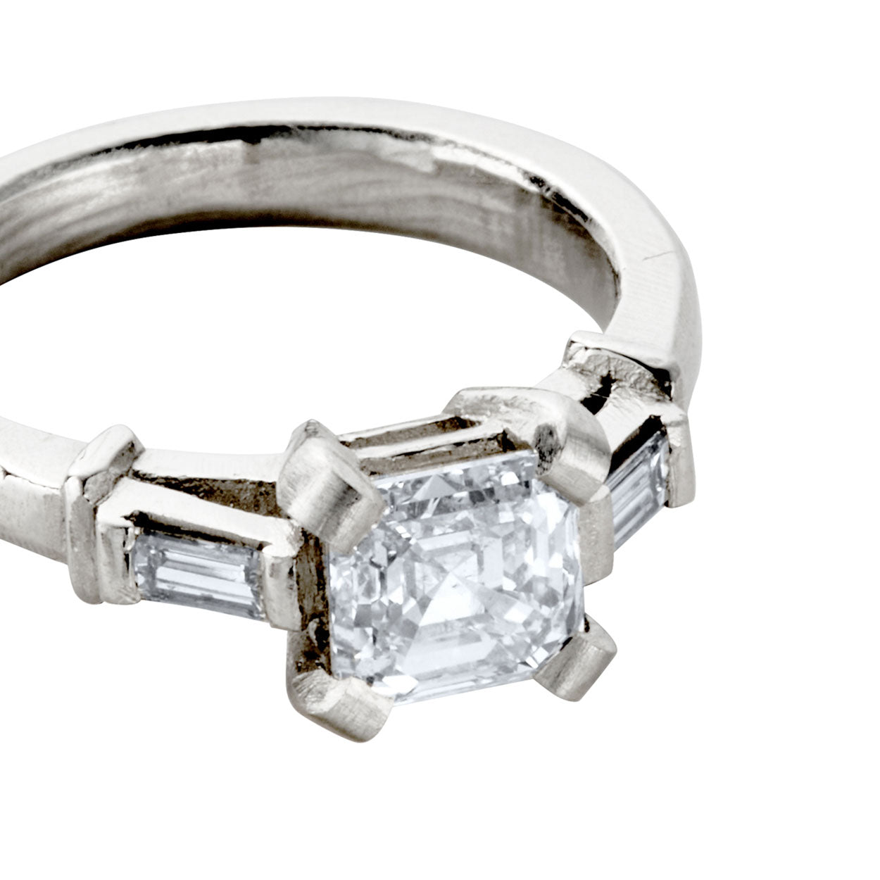 MALIA Platinum Diamond Ring