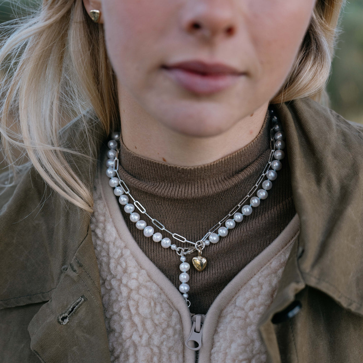 [hide: Winter] [modelwears 16" Necklace]