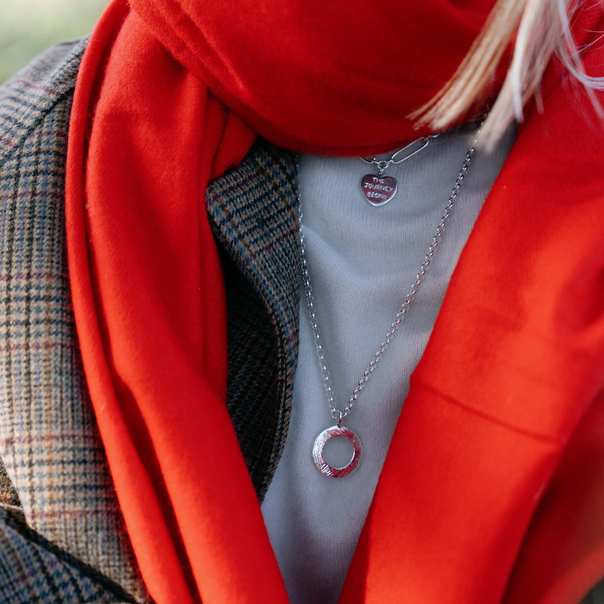 [hide: Winter] [modelwears 34" Necklace]