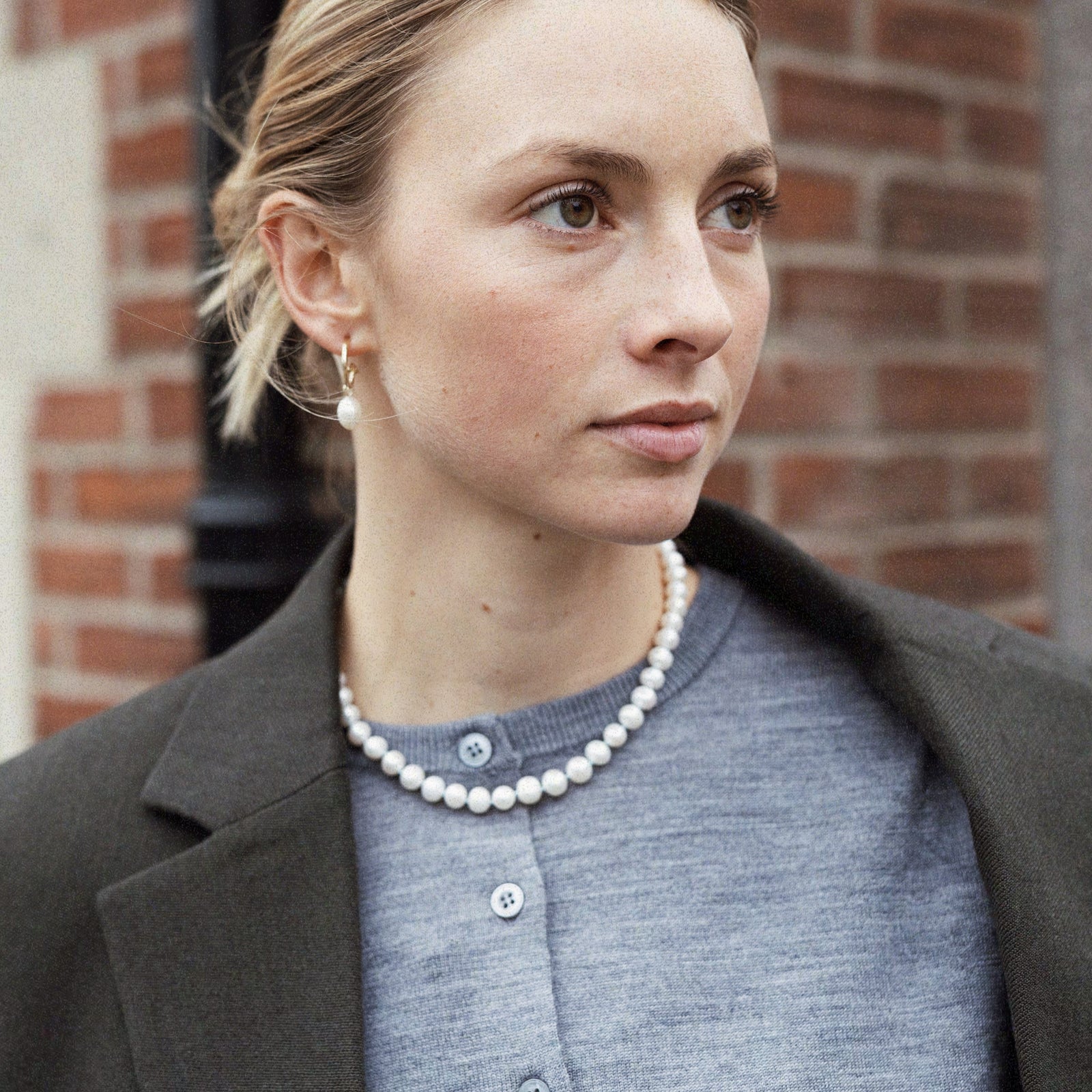 Gold Midi White Holiday Pearl Necklace