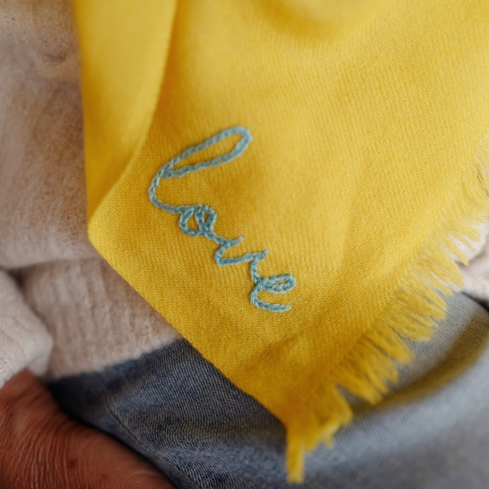 [Women] [modelwears Maxi Scarf]