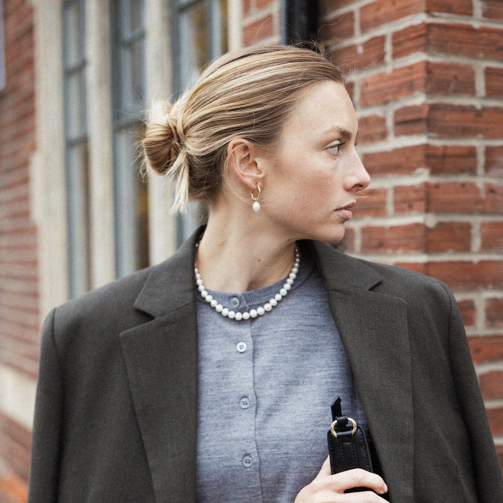 Gold Midi White Holiday Pearl Necklace