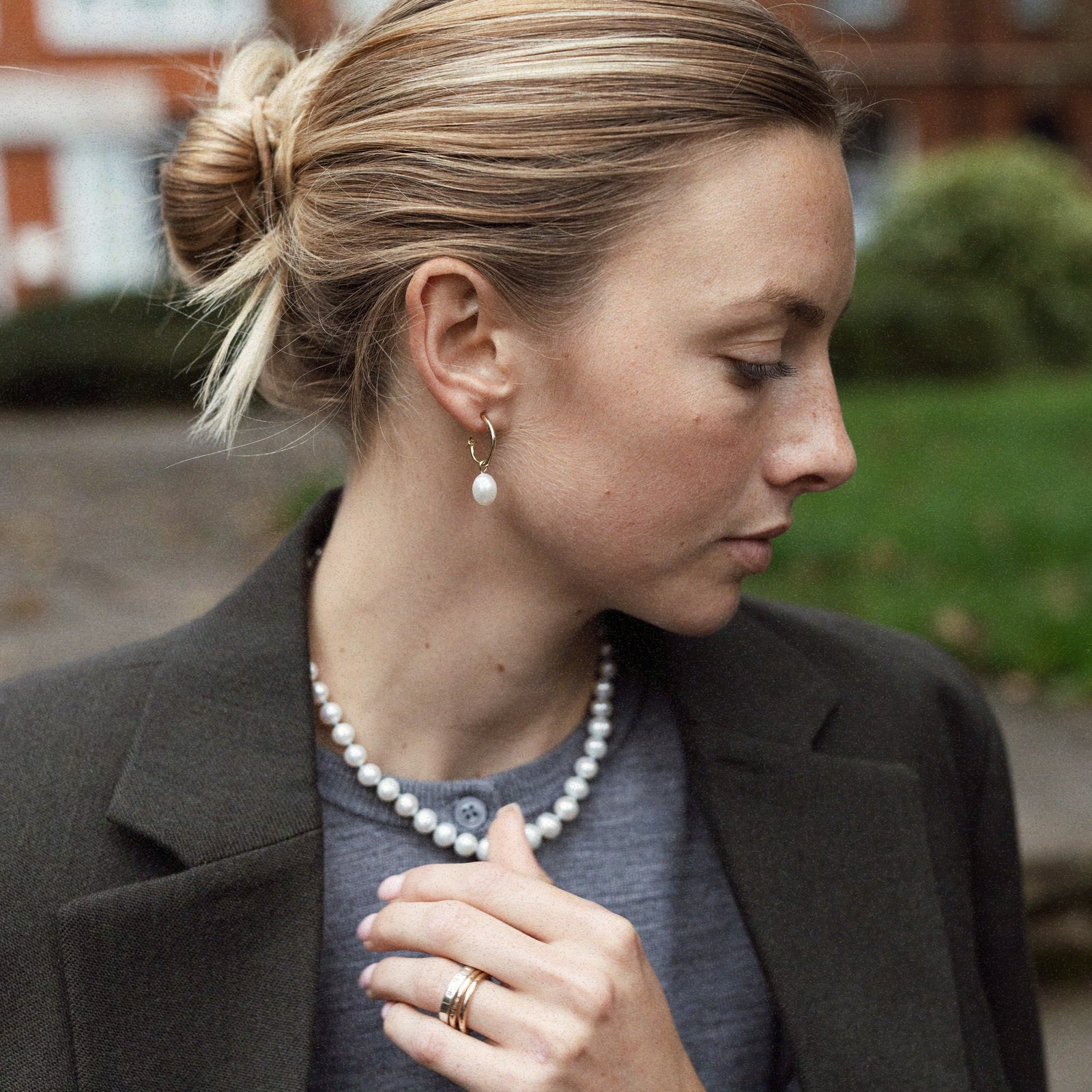 Gold Midi White Holiday Pearl Necklace