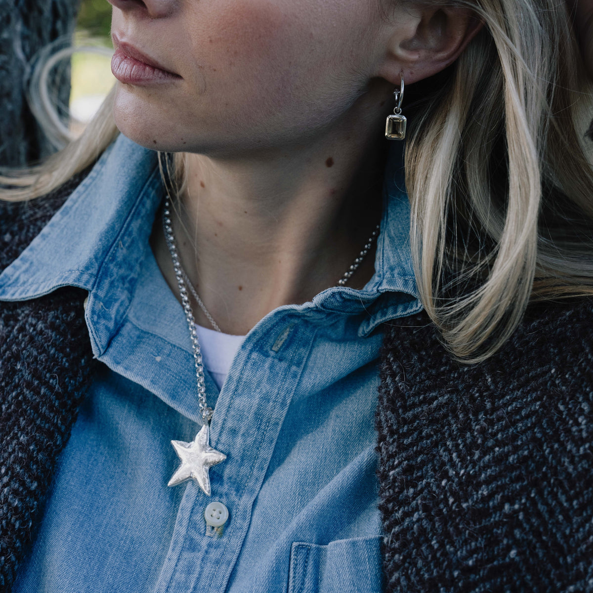 [hide: Winter] [modelwears 18" Necklace]