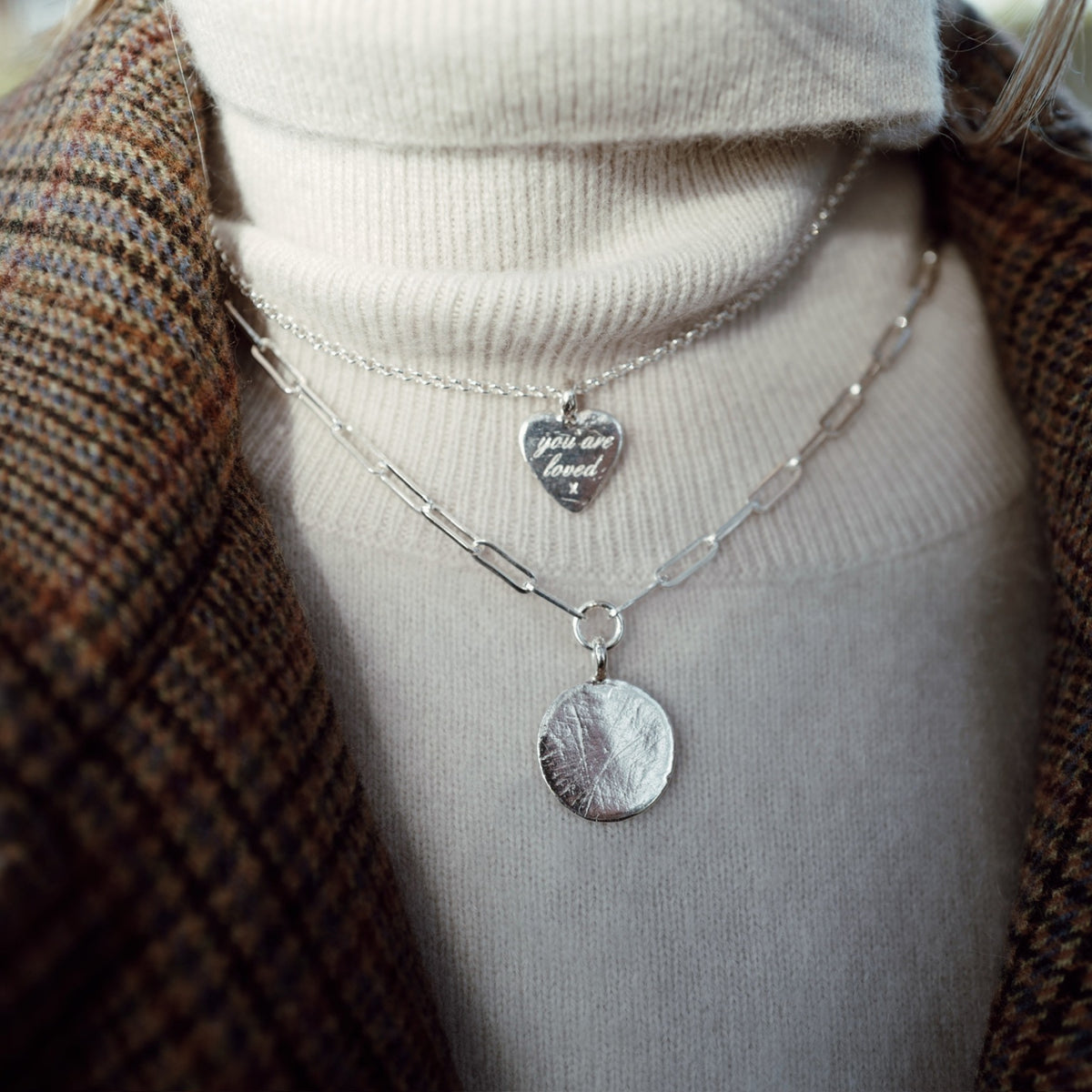 [women][modelwears 18" Large Moon Trace Chain Necklace]