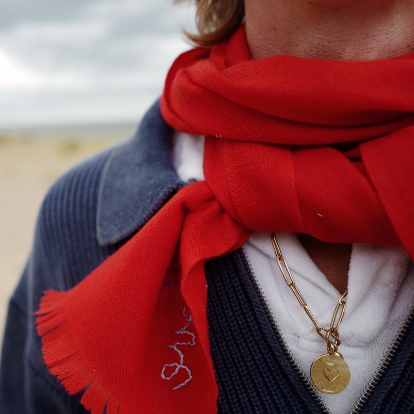 [Men-hover][modelwears Mini Scarf]