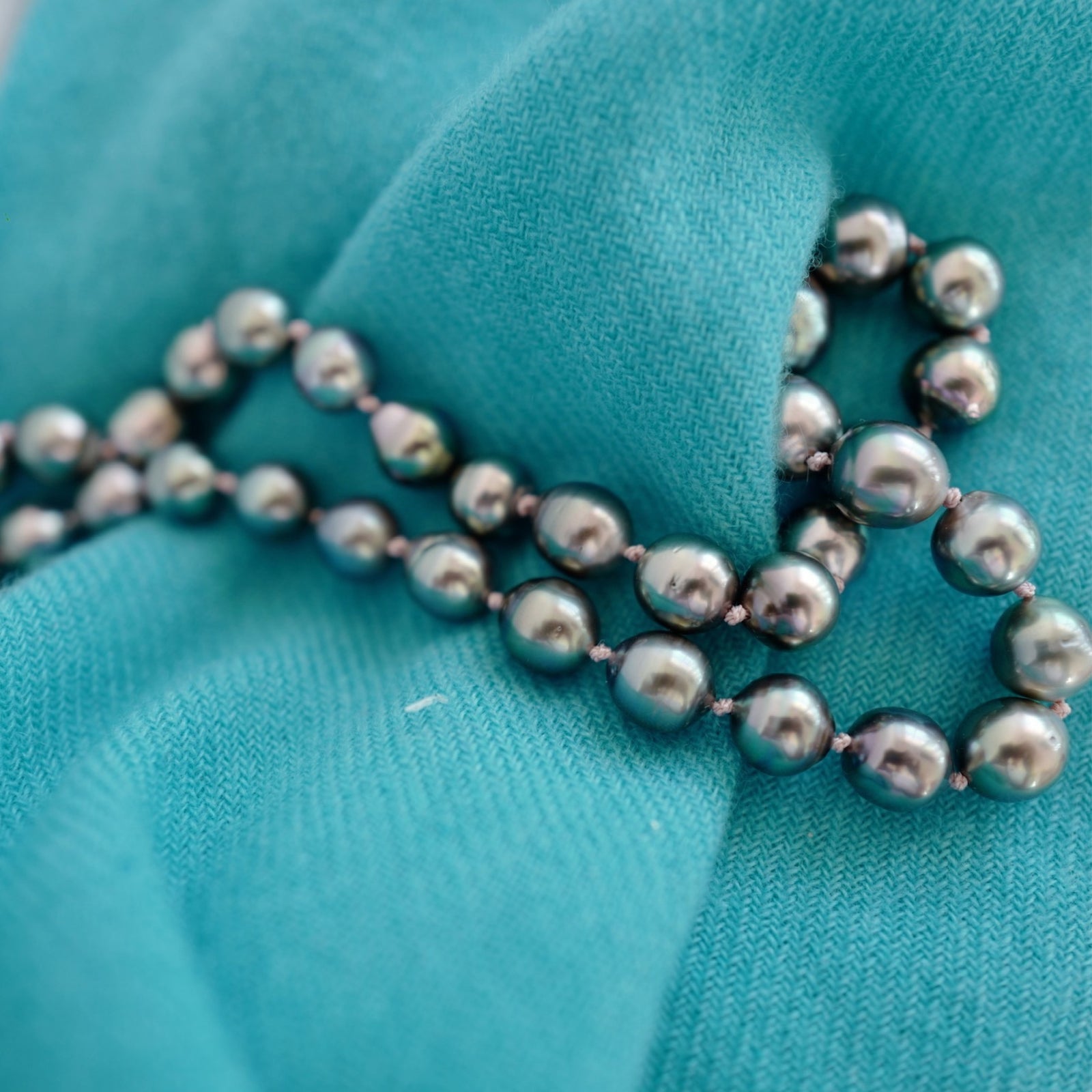 [Men] [Women] [badge Product Shown: Mini Maxi Scarf]