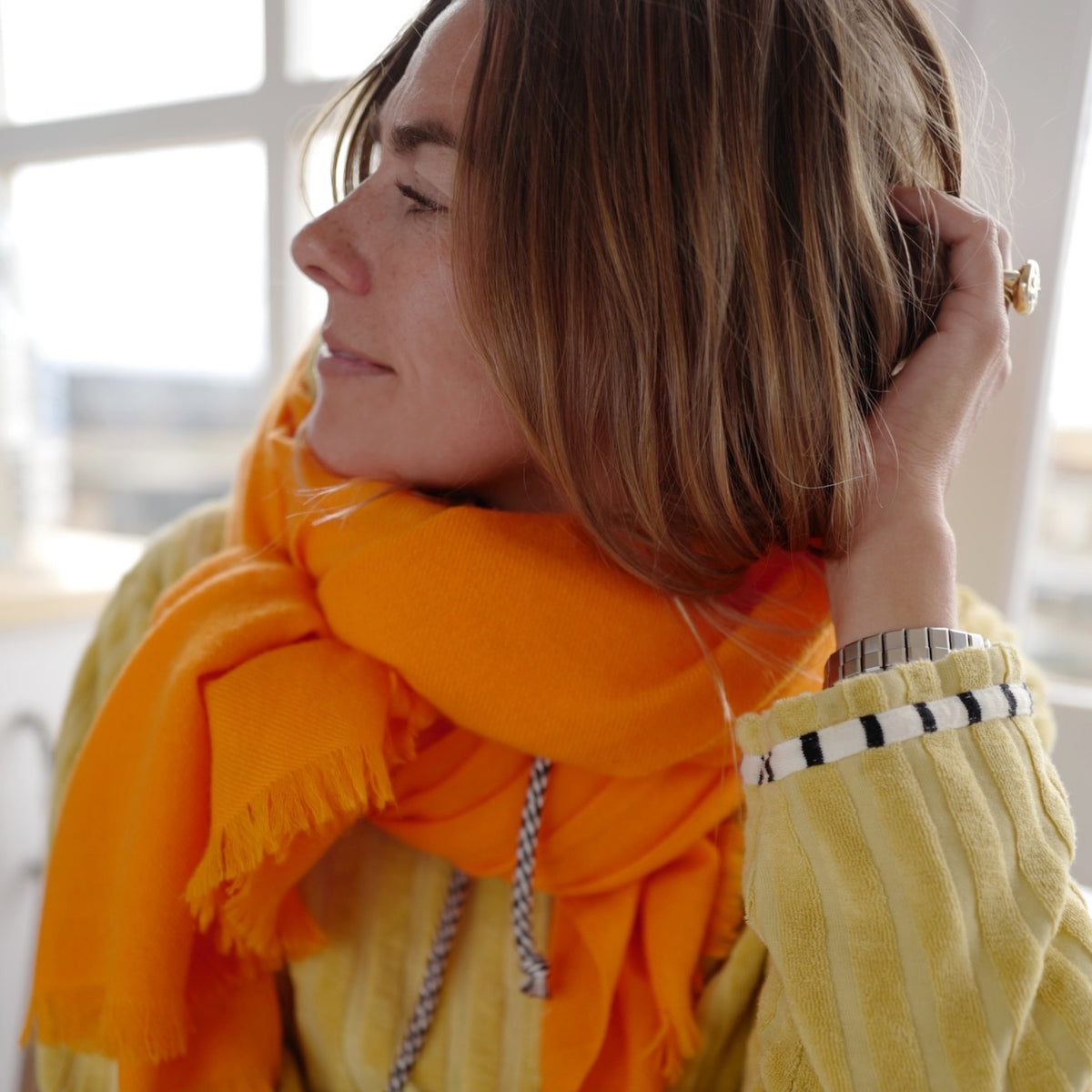 [Women] [modelwears Maxi Scarf]