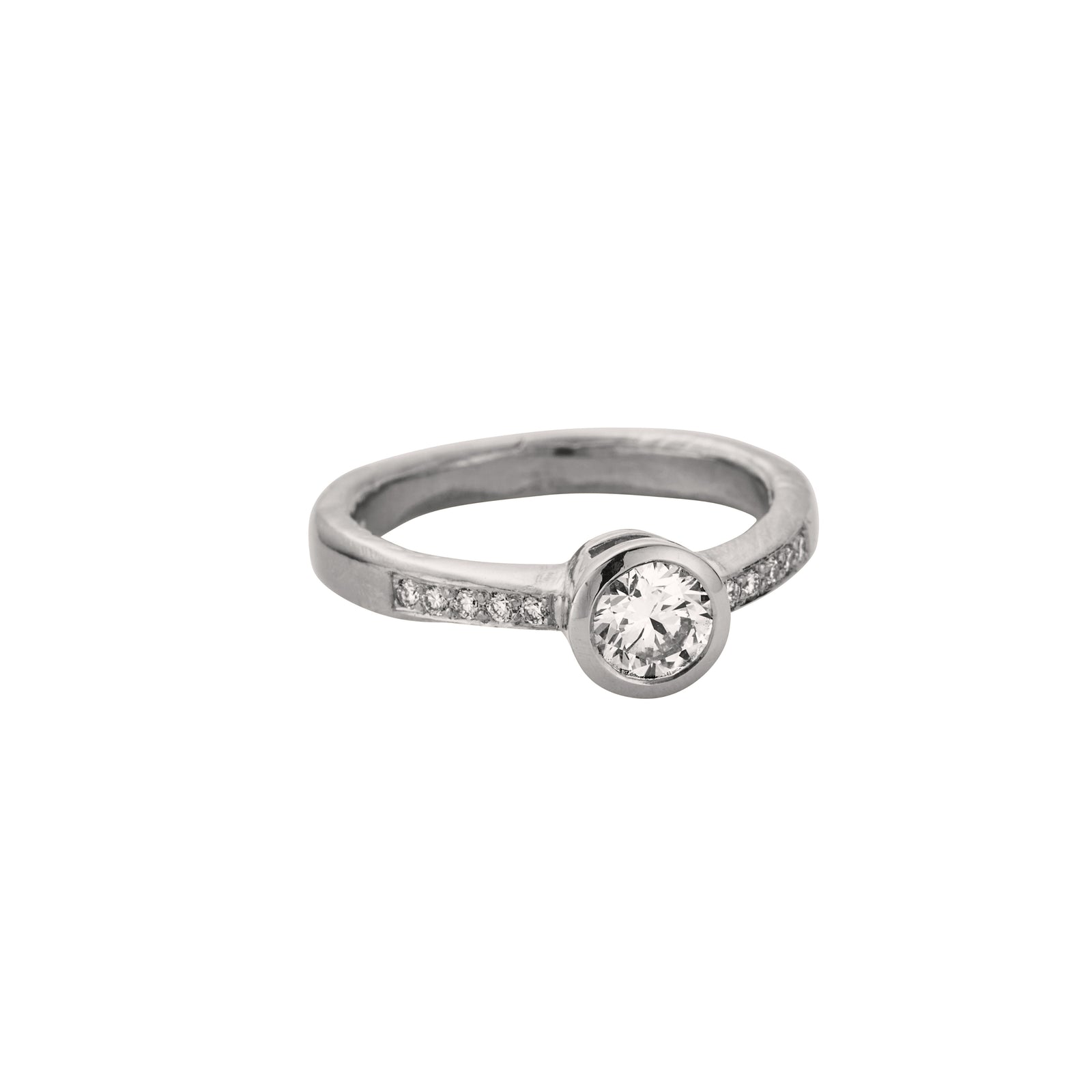 [diamond-shape: pave]