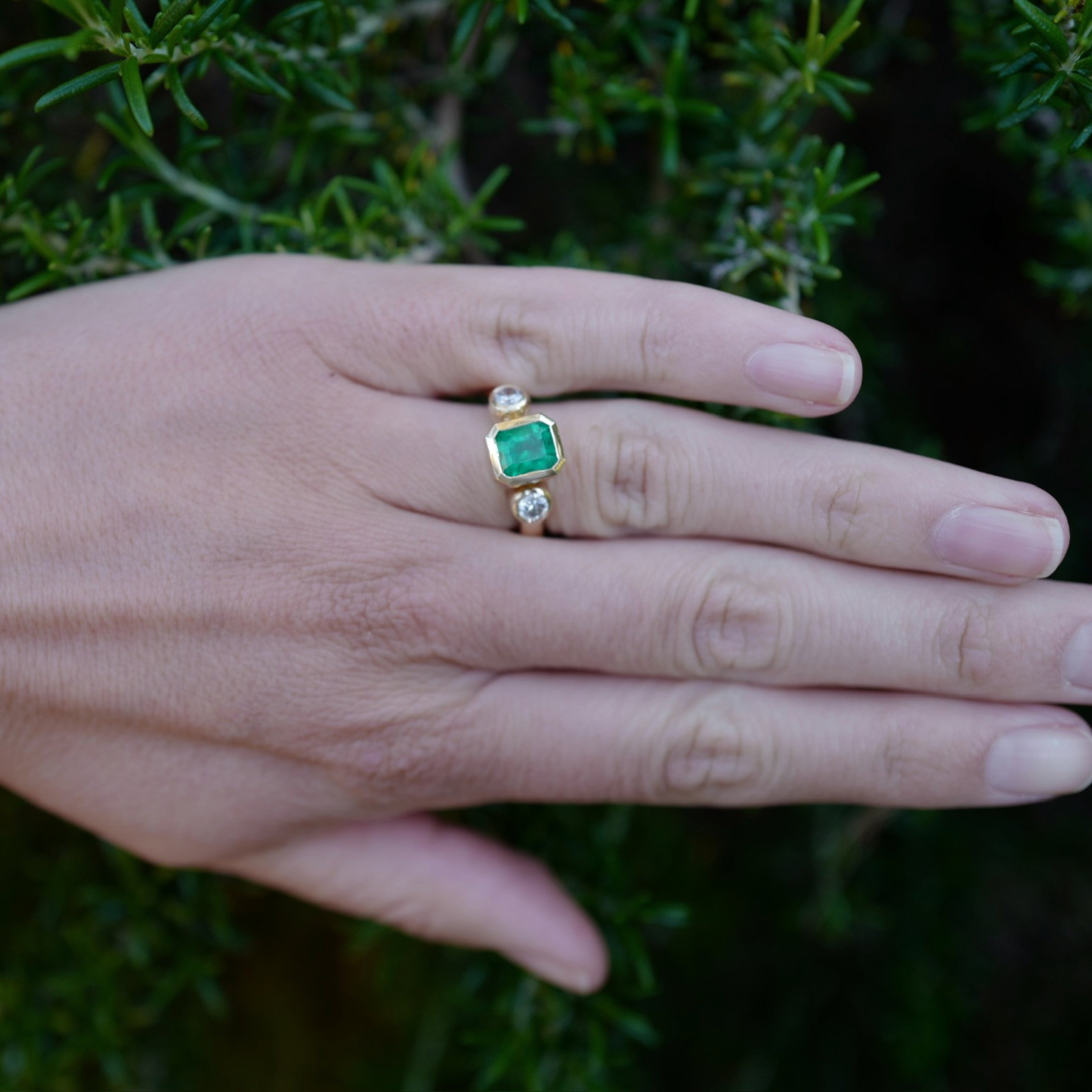 ALLENA Gold Emerald & Diamond Ring