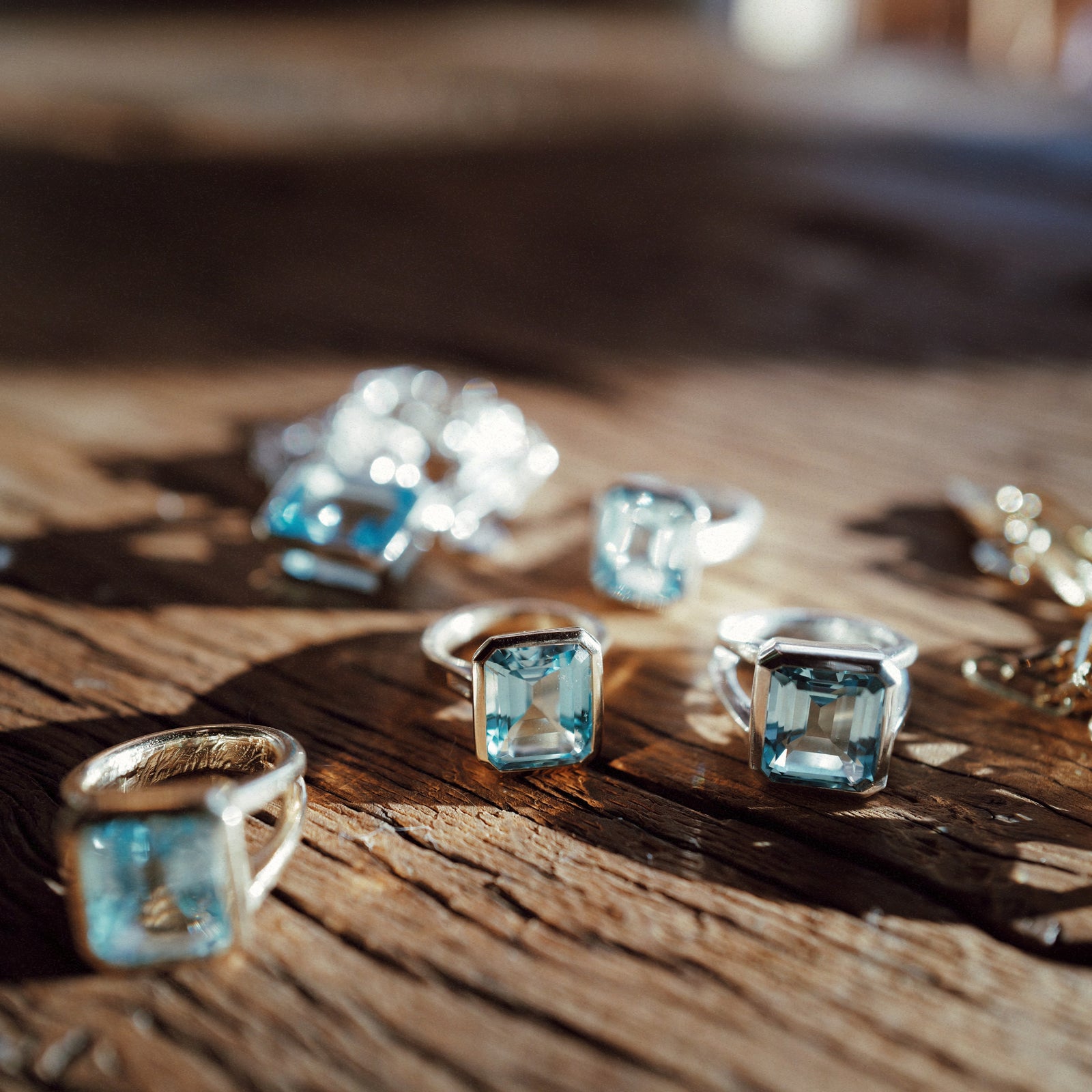 Silver Juno Blue Topaz Split Shank Ring