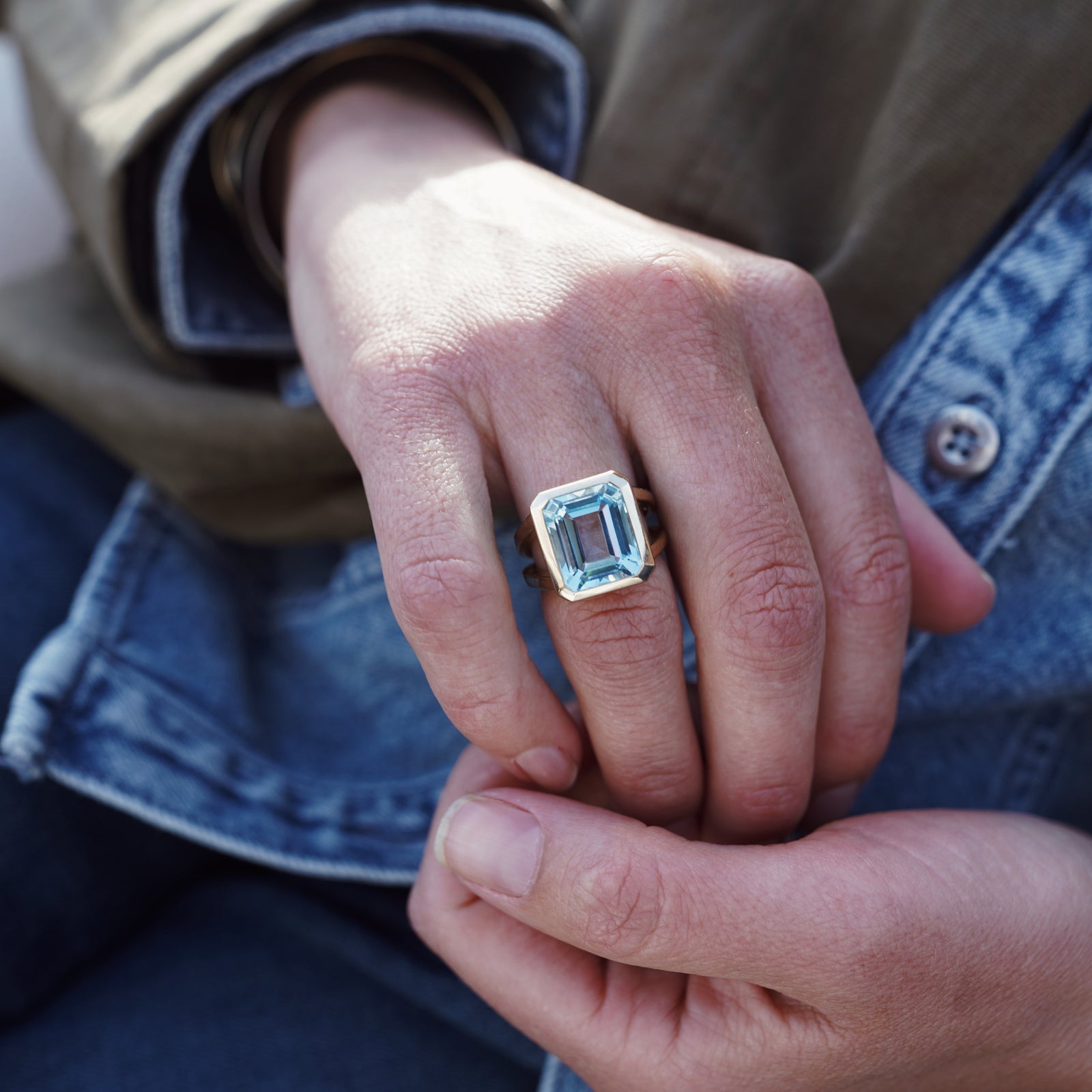 Gold Juno Blue Topaz Split Shank Ring
