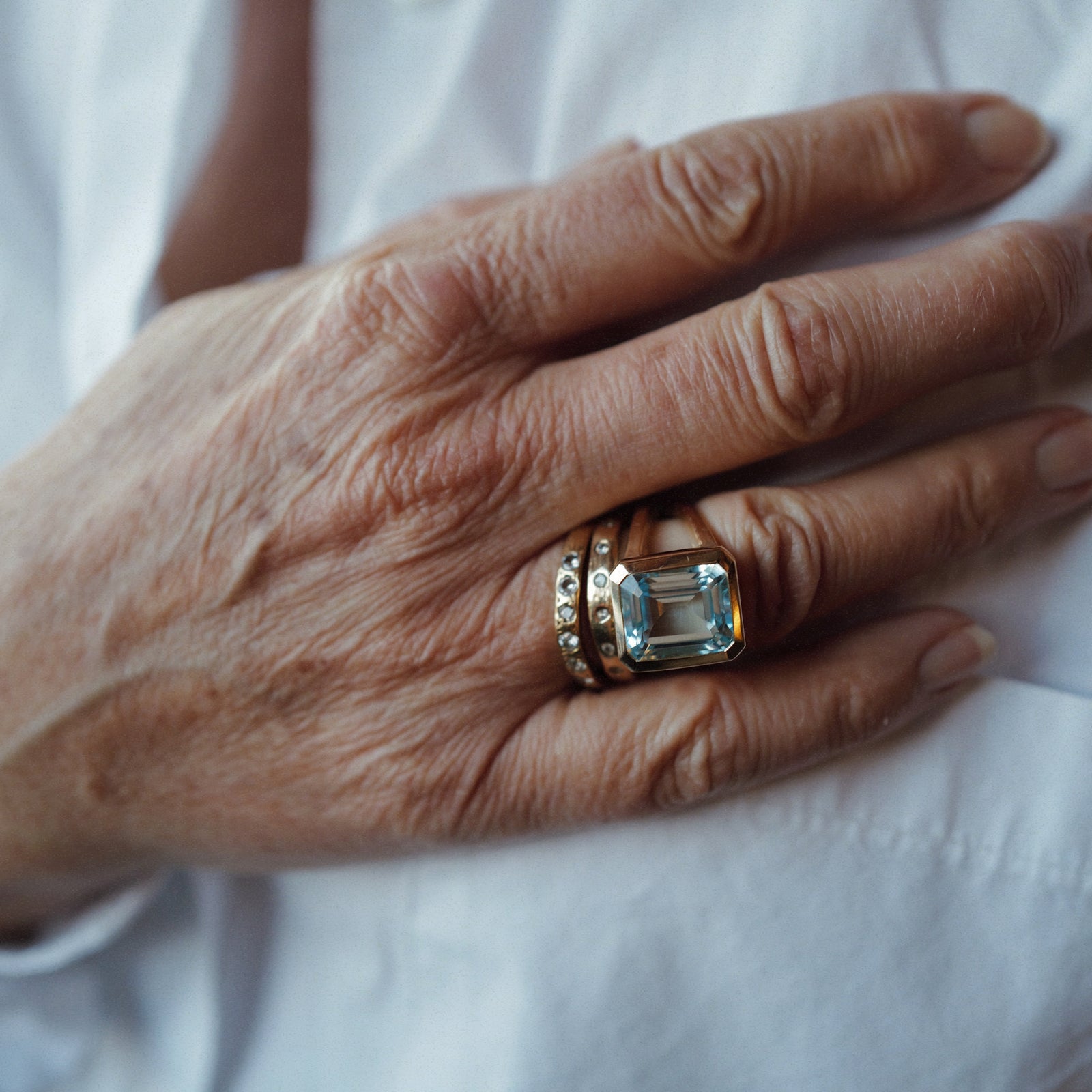 Gold Juno Blue Topaz Split Shank Ring