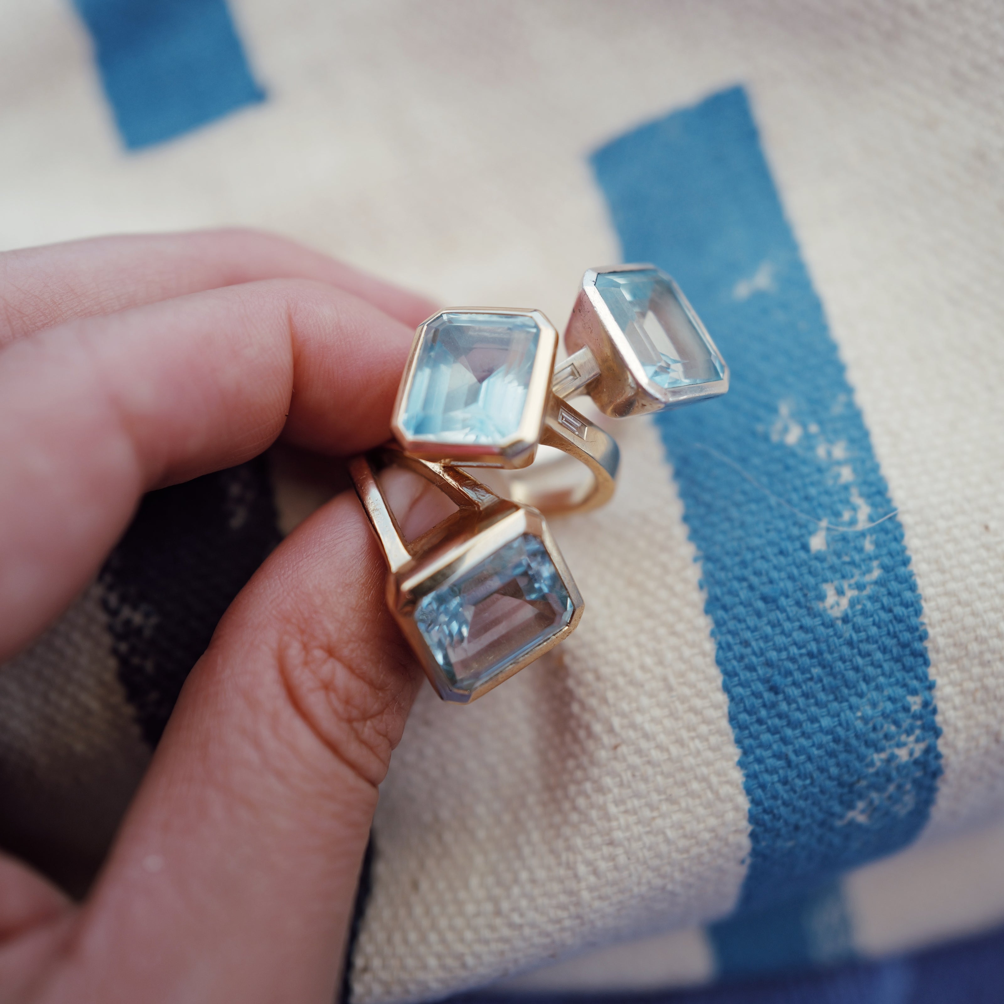 Gold Juno Blue Topaz Split Shank Ring