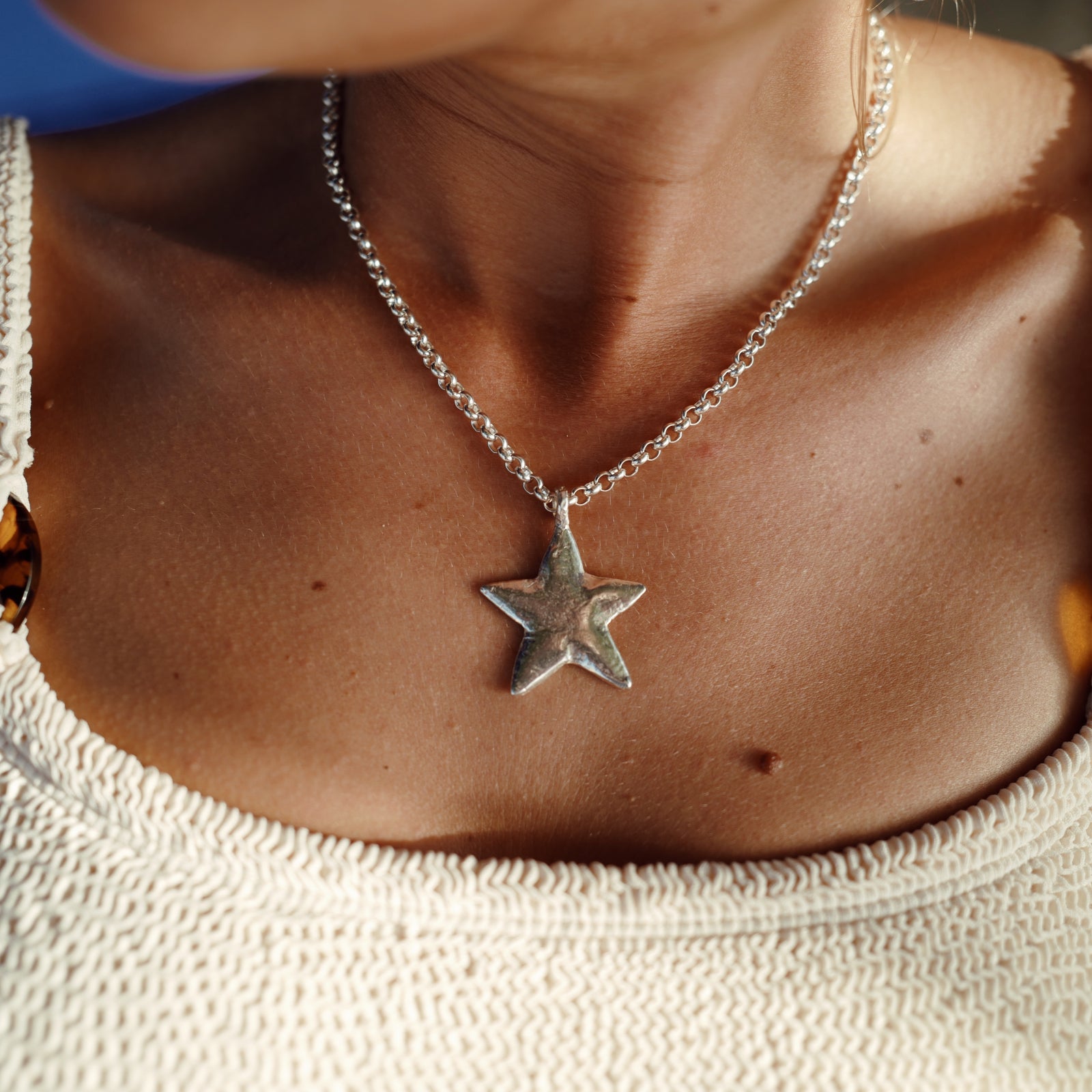 [modelwears 18" Necklace][hide: summer]