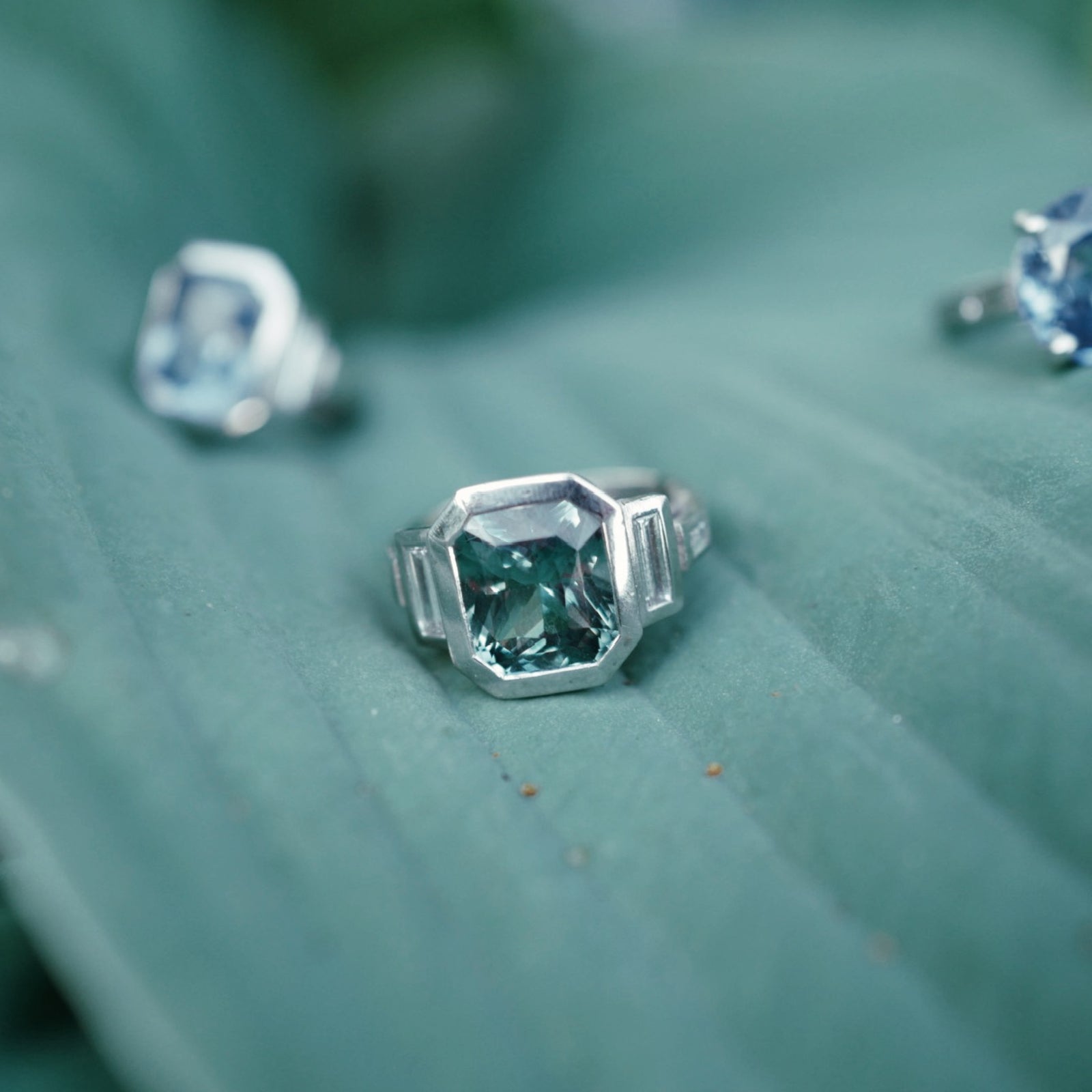 CARI White Gold Teal Sapphire & Diamond Ring