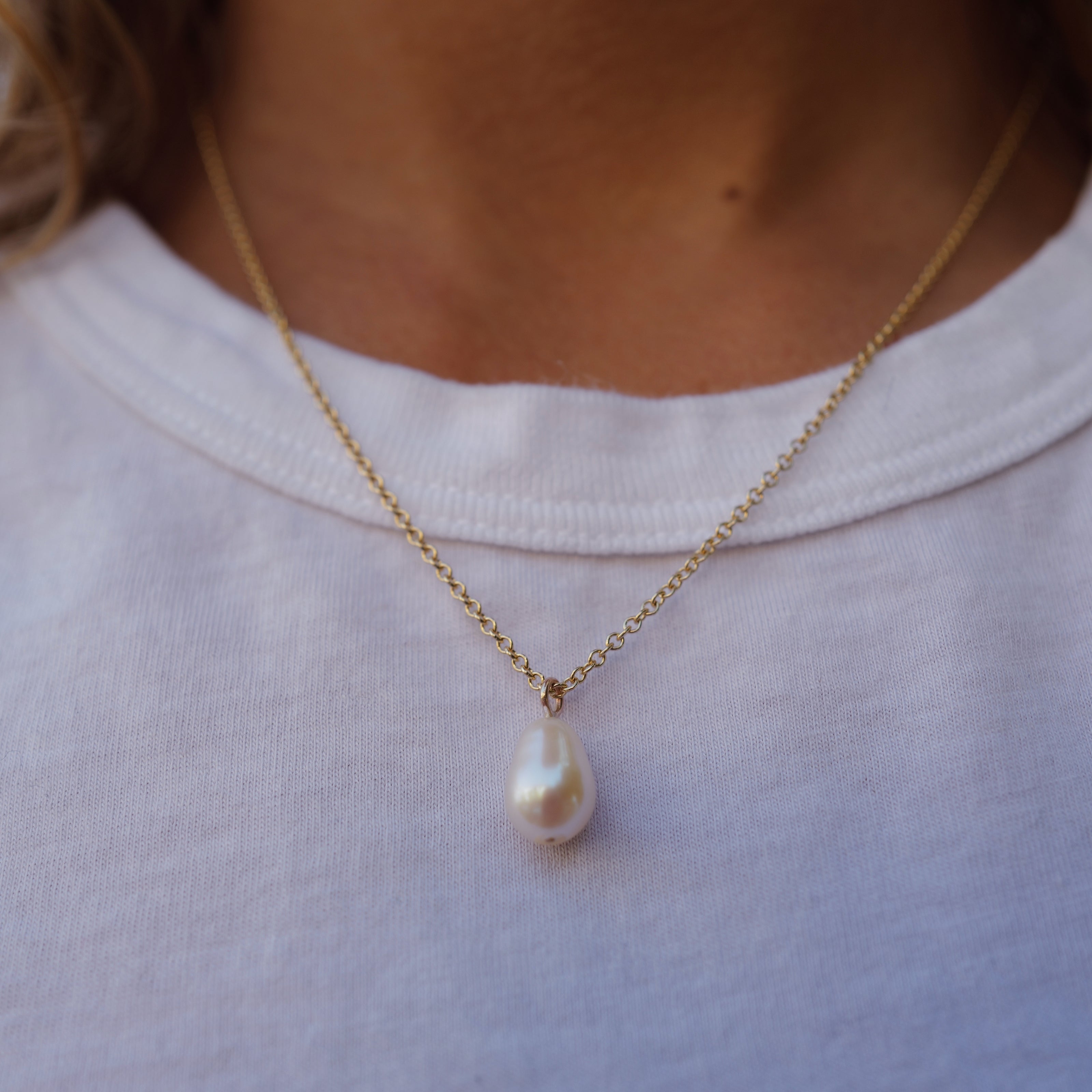 Gold Teardrop Pearl Necklace