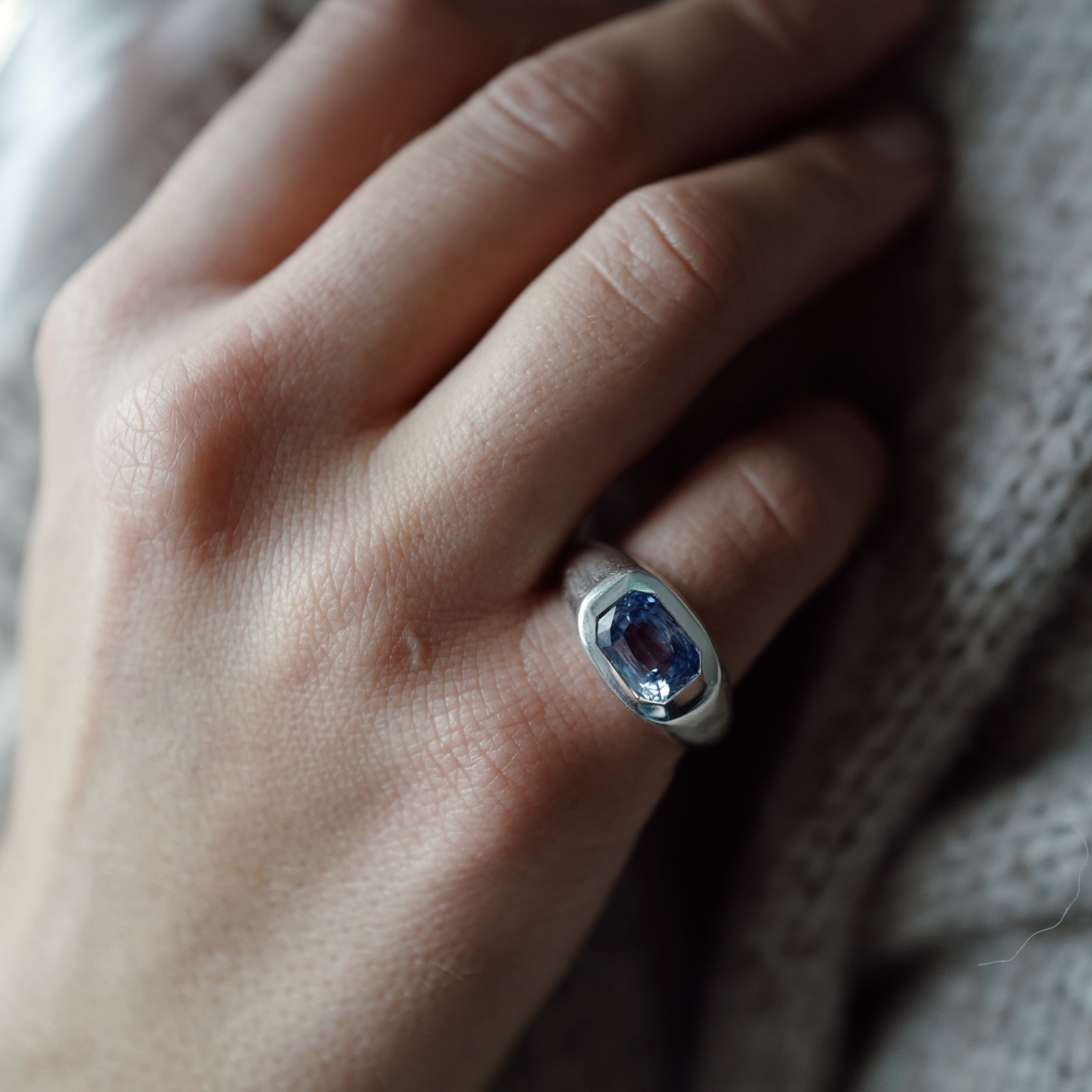 MARLAIS Silver Blue Sapphire Ring