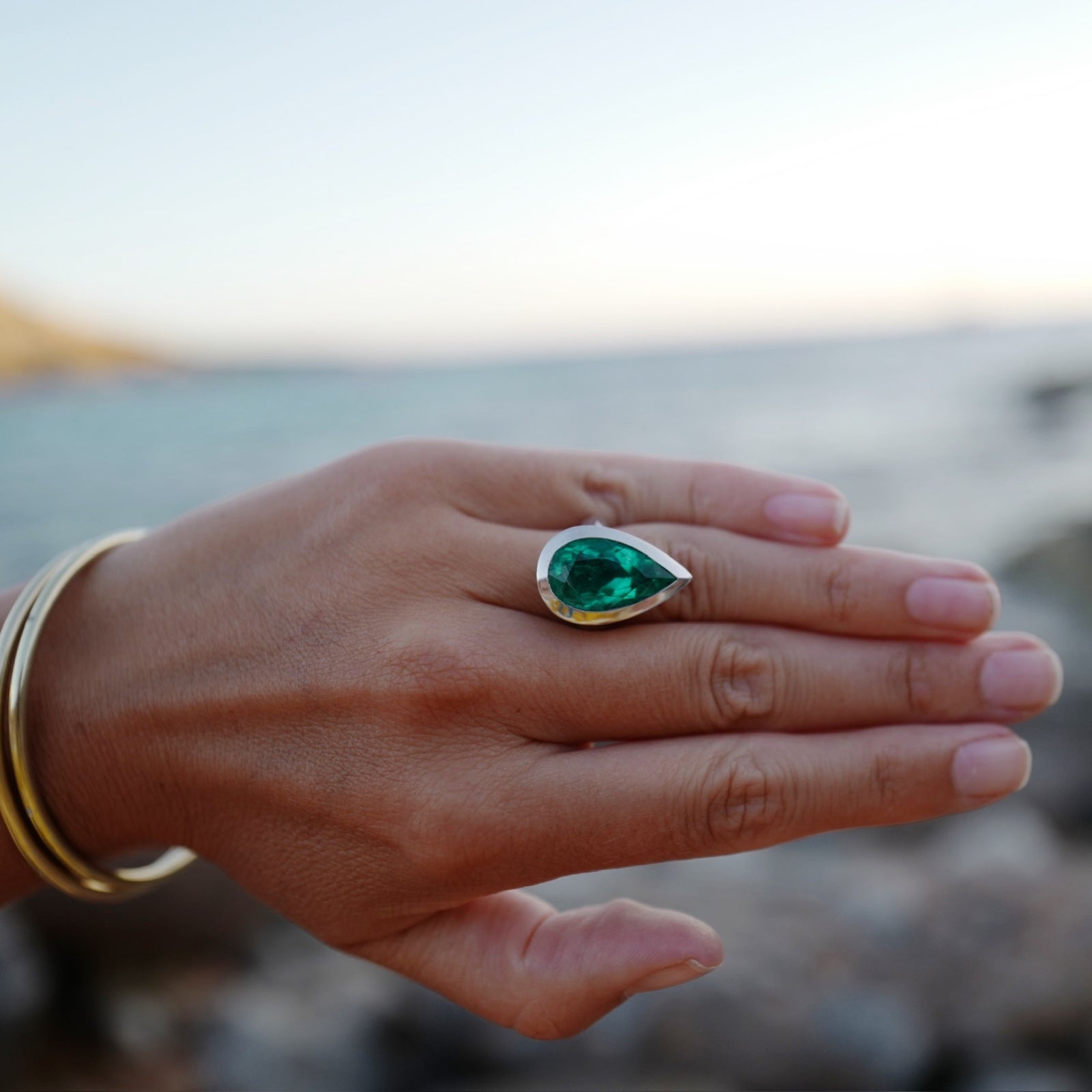 OLIVETTE White Gold Pear Emerald Ring