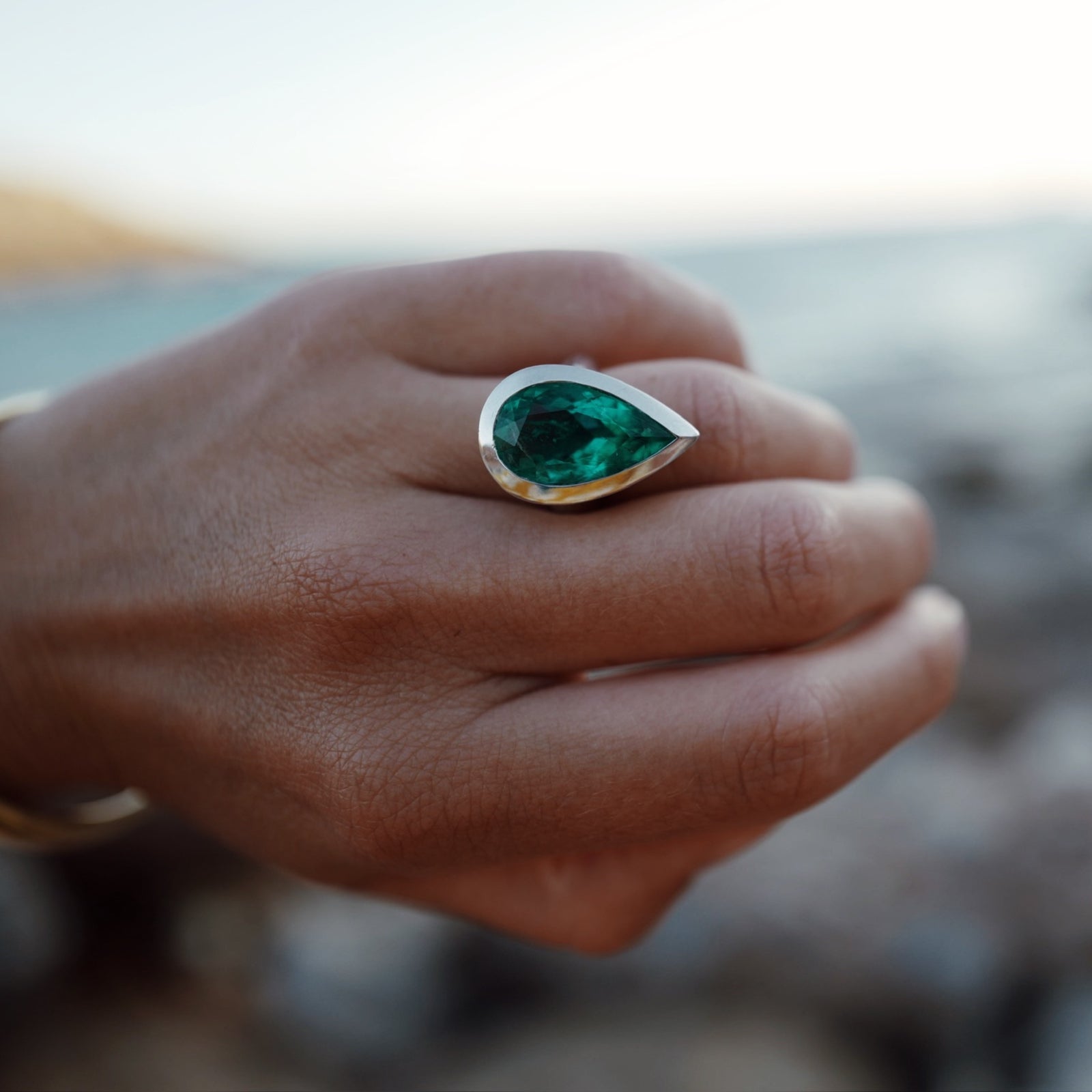 OLIVETTE White Gold Pear Emerald Ring