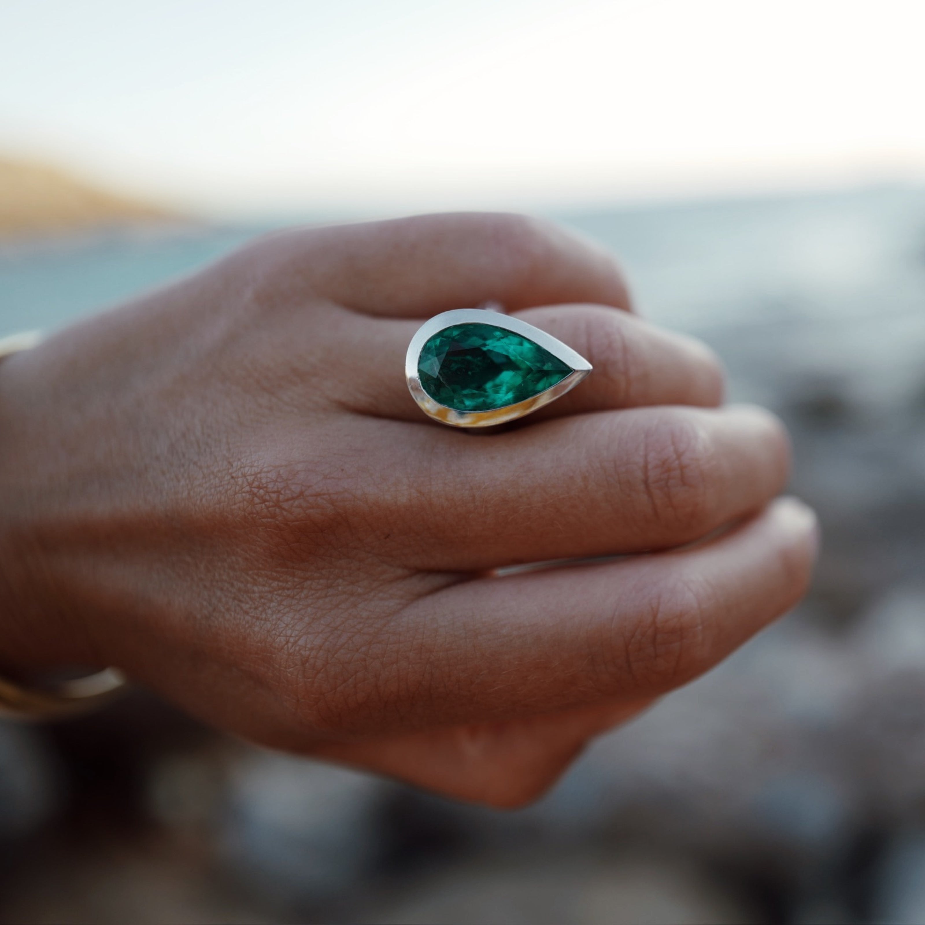 OLIVETTE White Gold Pear Emerald Ring