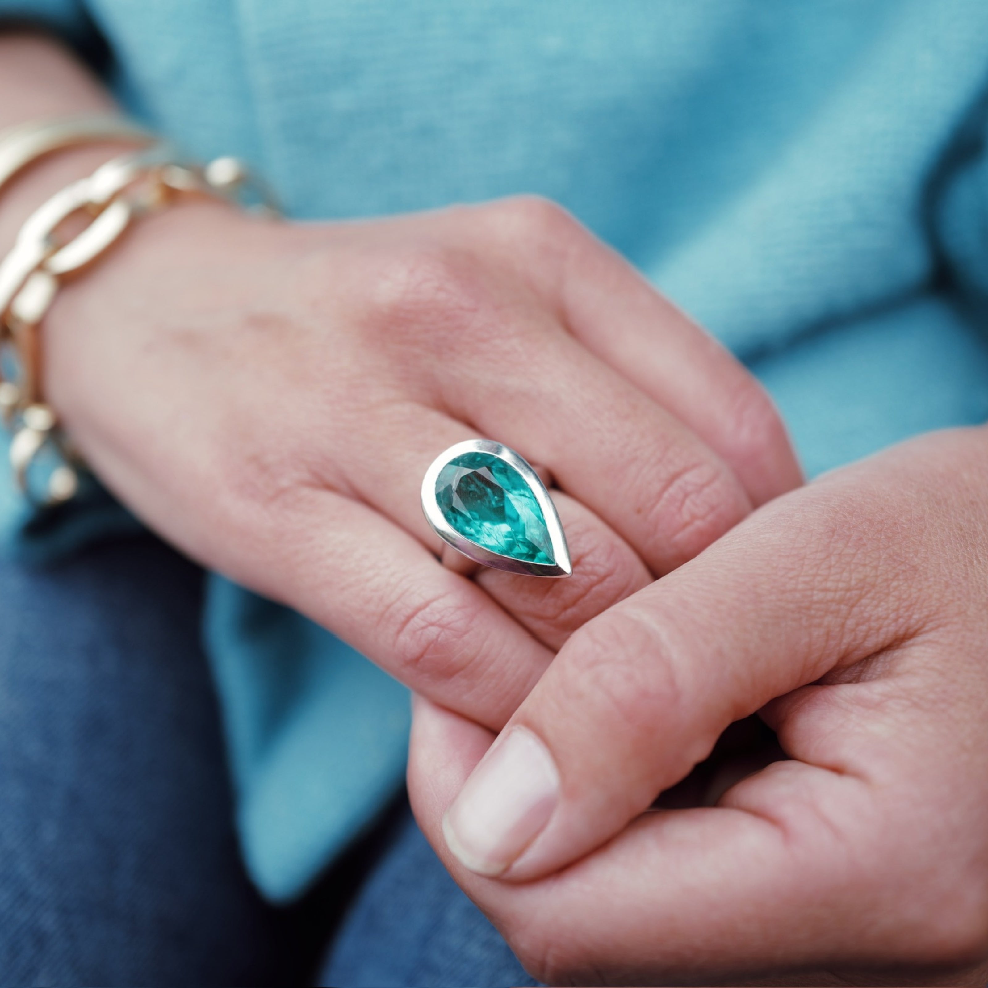 OLIVETTE White Gold Pear Emerald Ring