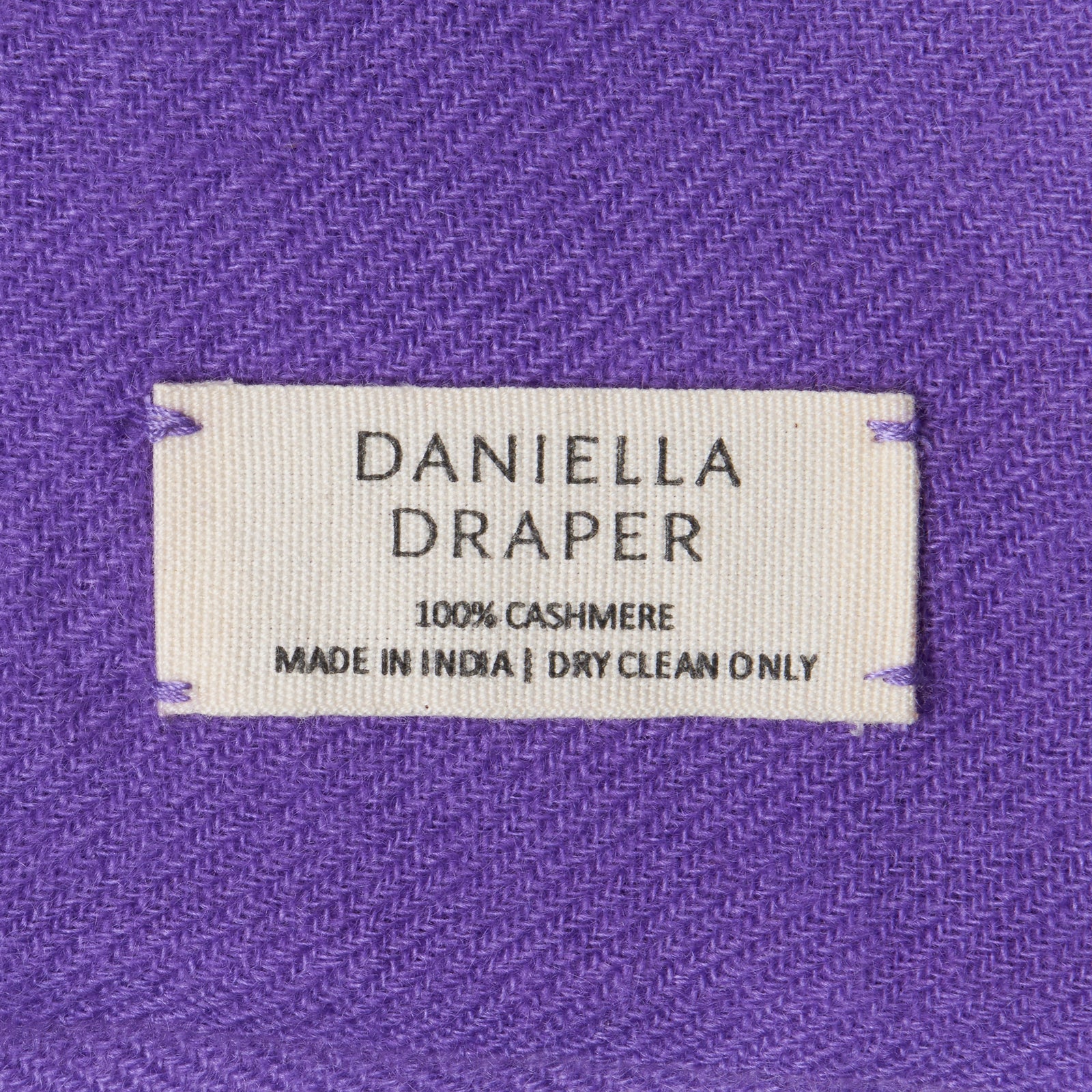 [Men] [Women] [badge Product Shown: Mini & Maxi Scarf]