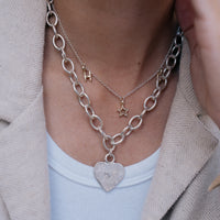 [modelwears 15" Chain]