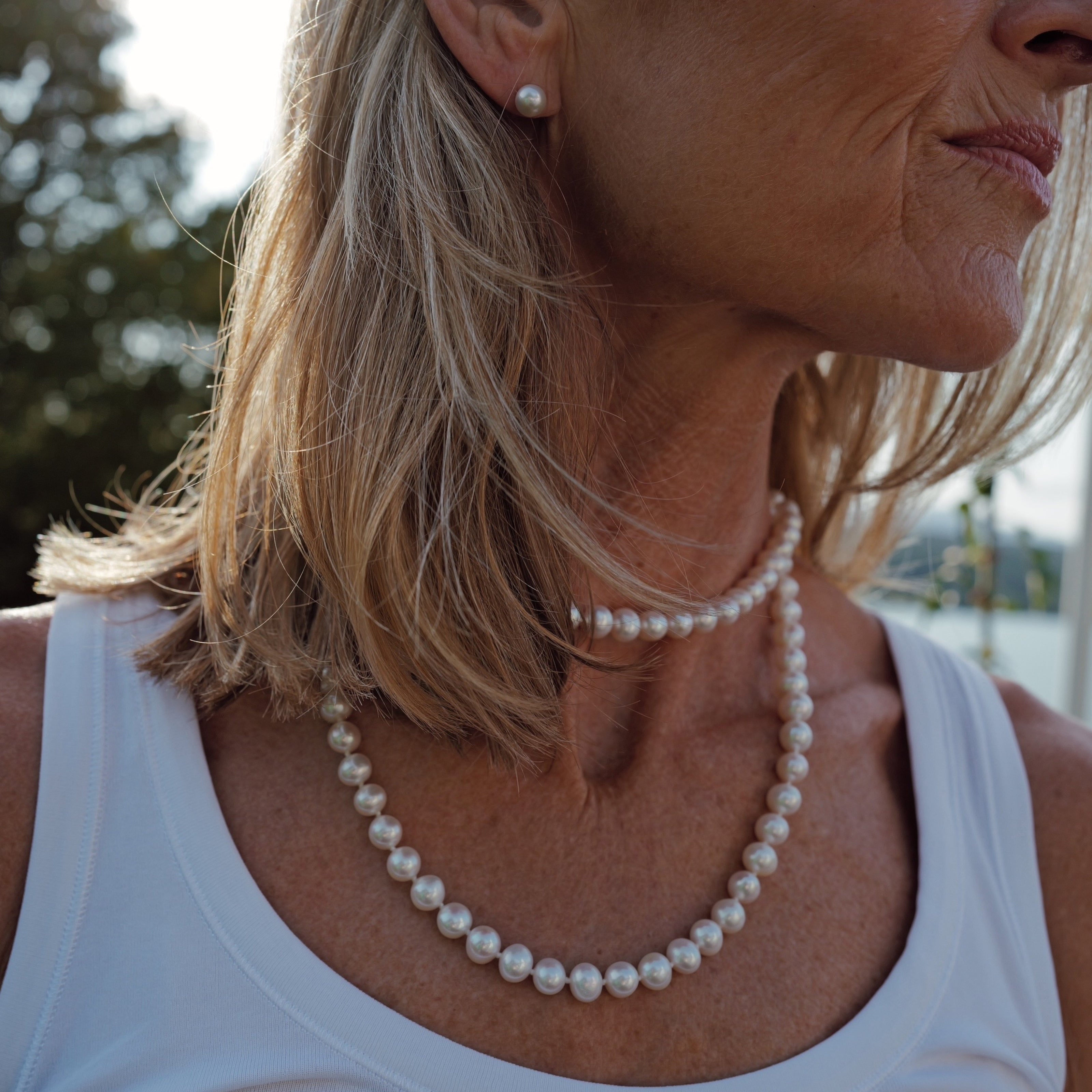 Gold Midi White Holiday Pearl Necklace