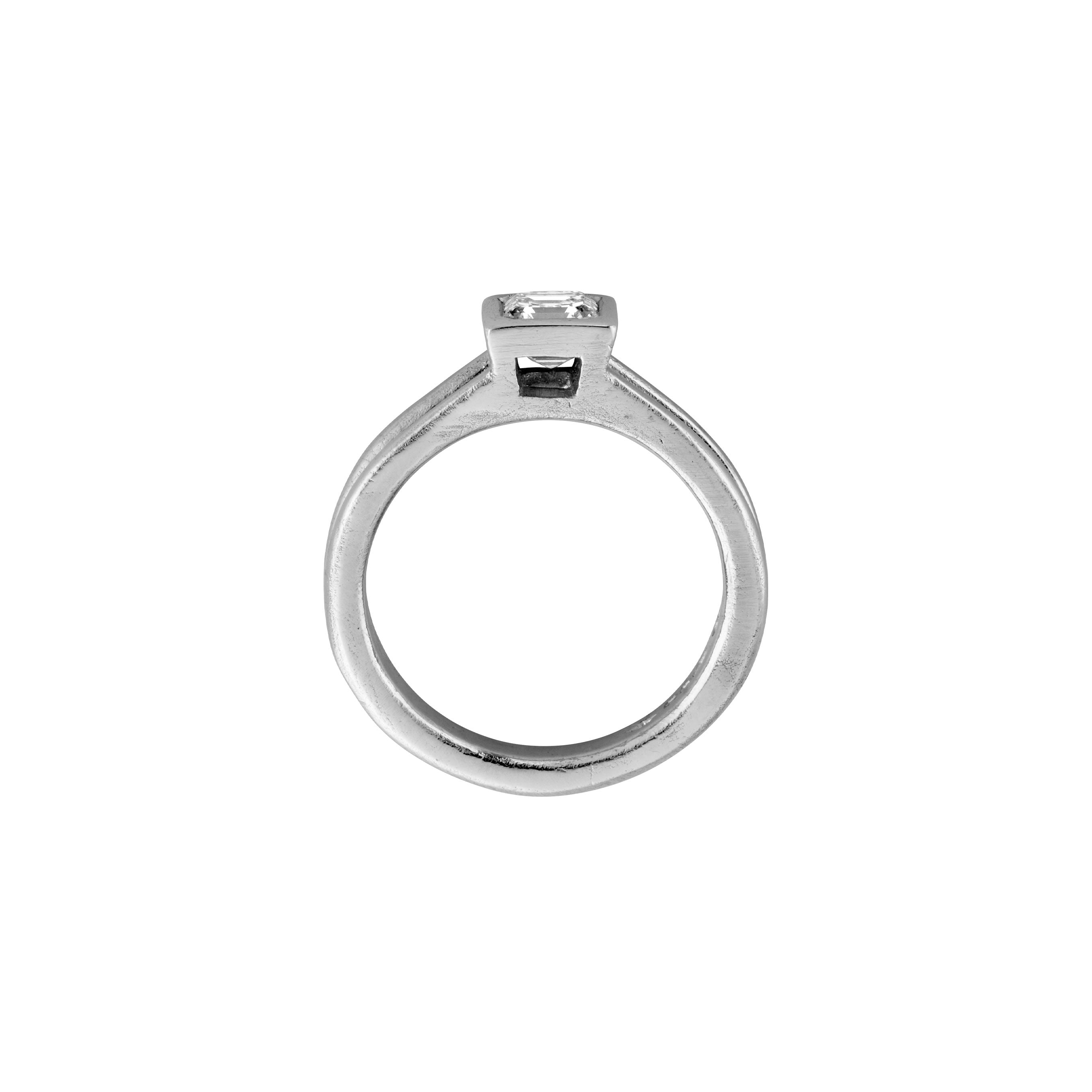 ALBA Platinum Diamond Ring