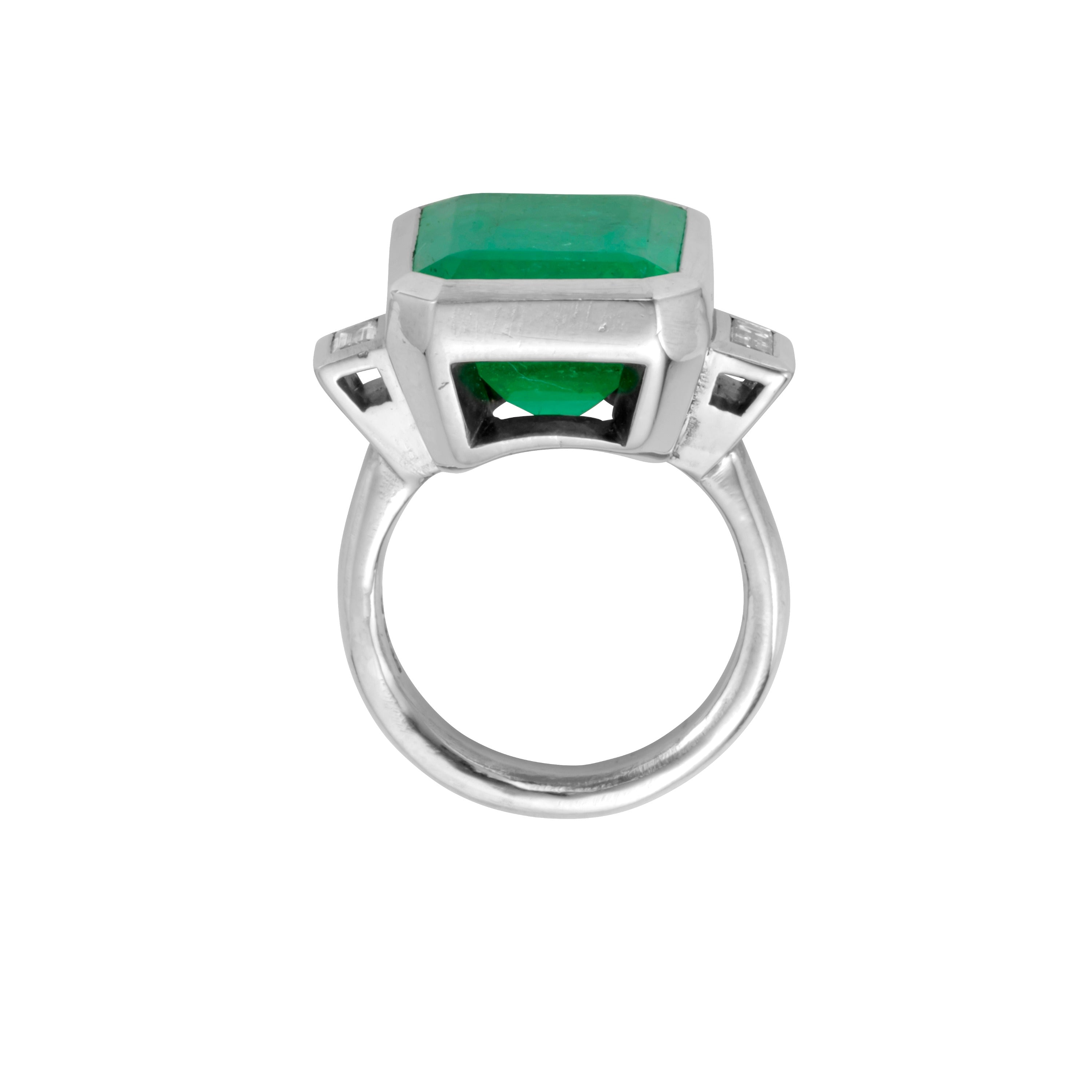 ALETHEA White Gold Emerald & Diamond Ring