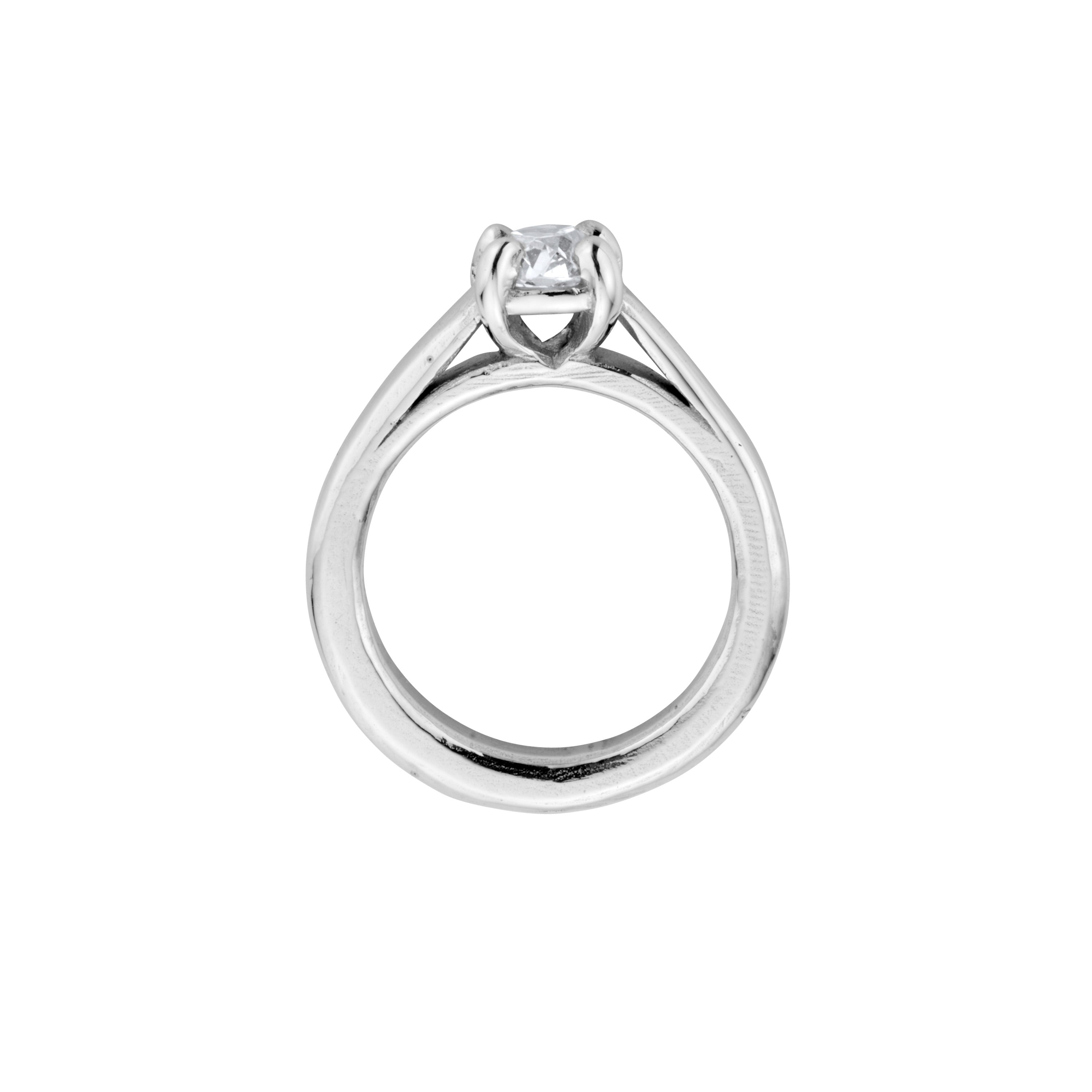 ETOILE White Gold Diamond Claw Ring