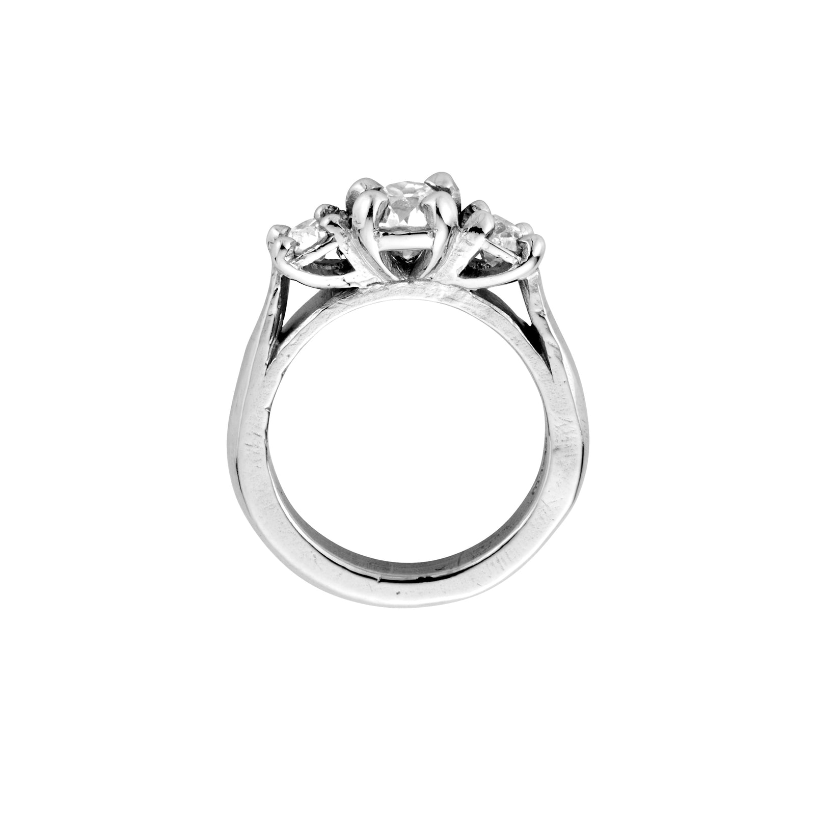 LYRA White Gold Diamond Claw Ring
