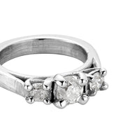 LYRA White Gold Diamond Claw Ring