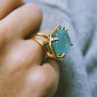 MAUNA KEA Gold Large Emerald Claw Ring