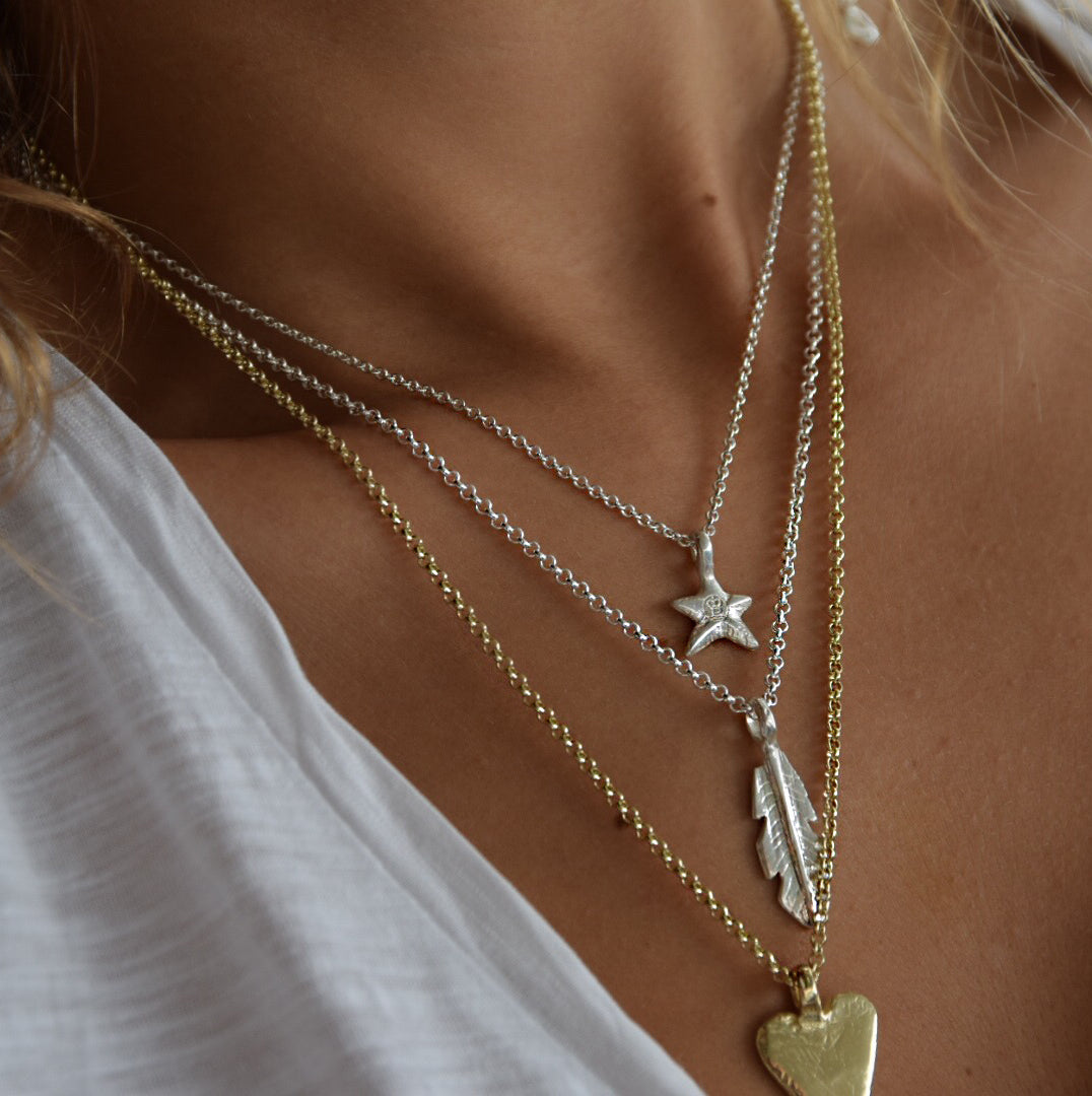 アクセサリー 00s FUGA Silver&Gold Feather Necklace Silver Medium Feather Necklace – Daniella Draper