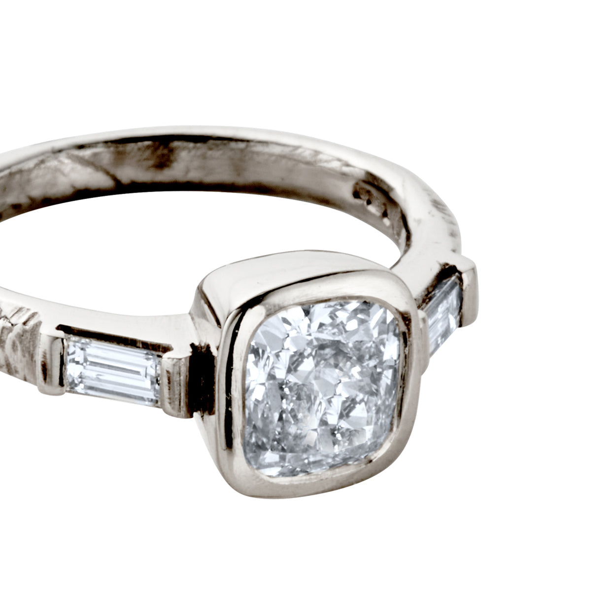 VIDA White Gold Diamond Ring