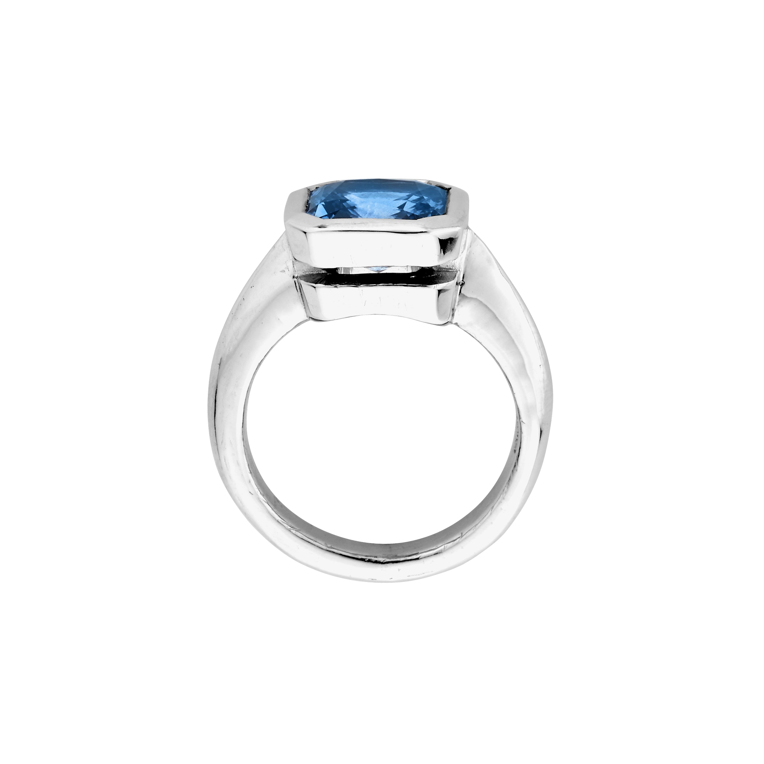 RUM White Gold Square Blue Sapphire Ring